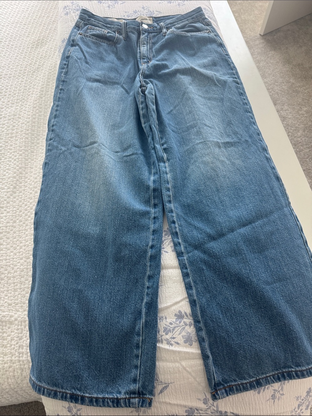 Like new Universal Thread Light Blue Relaxed Wide Leg Jeans sz 8